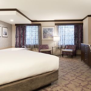 Deluxe King Suite